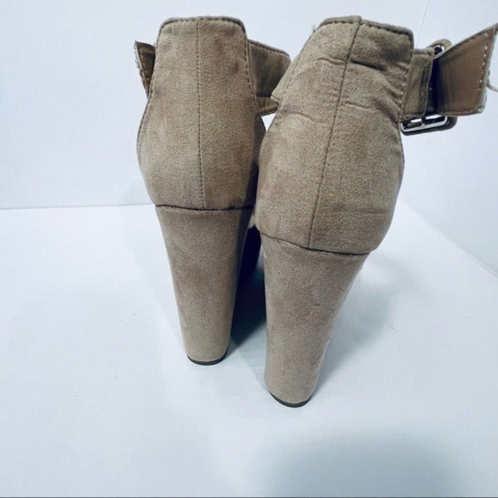 Wild‎ Diva Lounge Women's Nude Suede Wedge Sandals with Ankle Strap Size 6 - Picture 12 of 12
